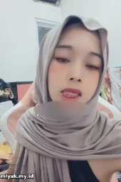 Ukhti Kalila Pertama Memakai Sex Toys