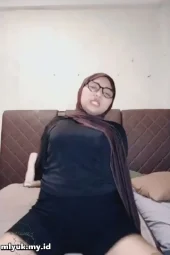 Potret Ukhti Lagi Birahi Buka Baju Masturbasi
