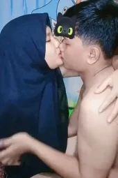 Creampie ABG Polos Kerudung Hitam