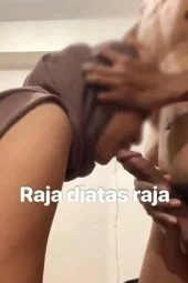 ABG Jilbab Mukanya Dipejuhin Kontol Gede Pacarnya