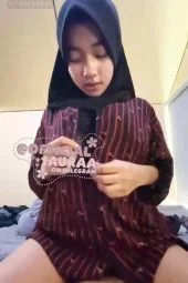 Laura Jilbab Mendesah Keenakan Bilang Dalem Banget Sayang