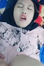 Jilbab Aurelia Memeknya Buat Cari Duit