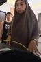 Menolong Tetangga Jilbab Kran Airnya Rusak